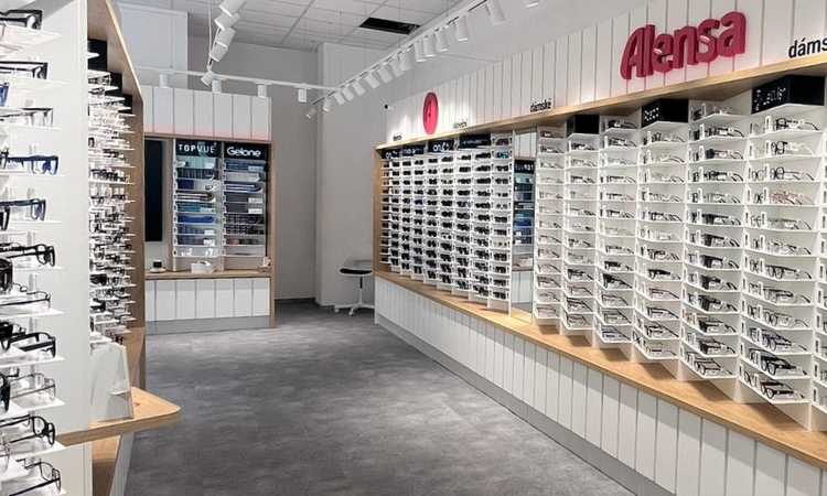 Interiér optiky Hradec Králové